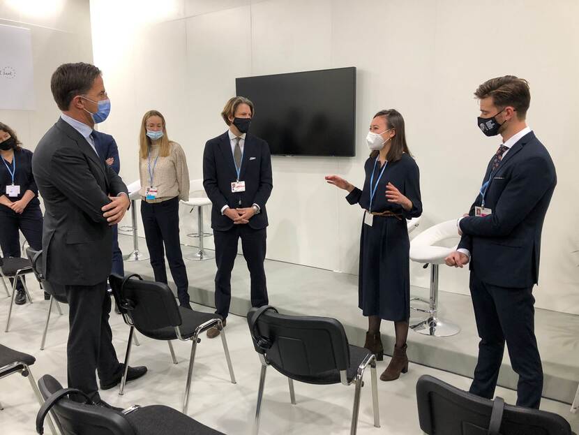 Premier Rutte praat met Nederlandse delegatie