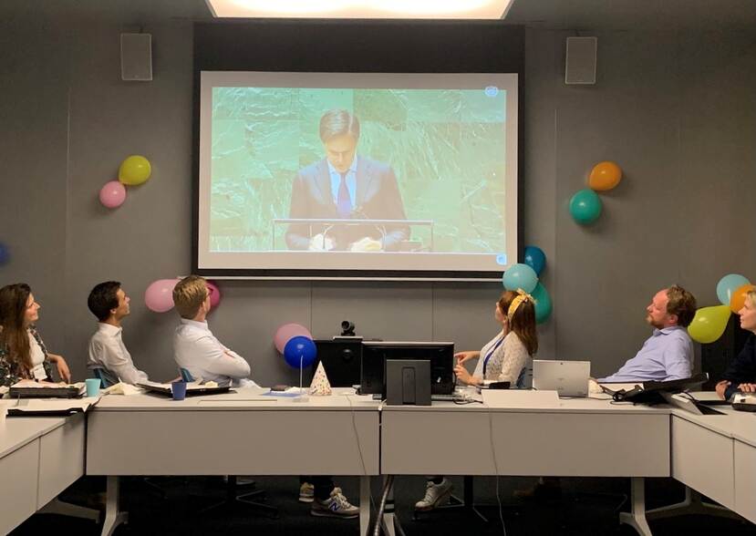 Speech premier Rutte met pizza