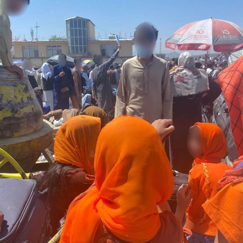 Evacués op het vliegveld van Kaboel.