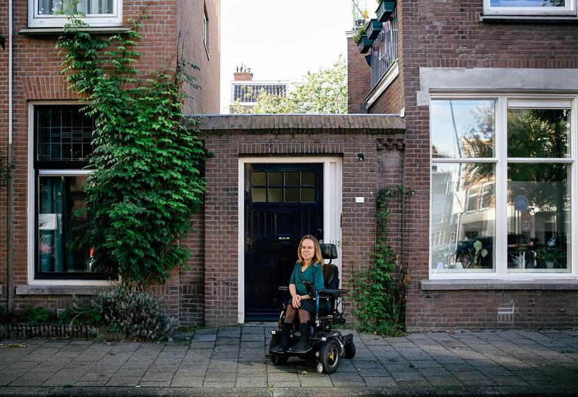 Anne voor haar huis