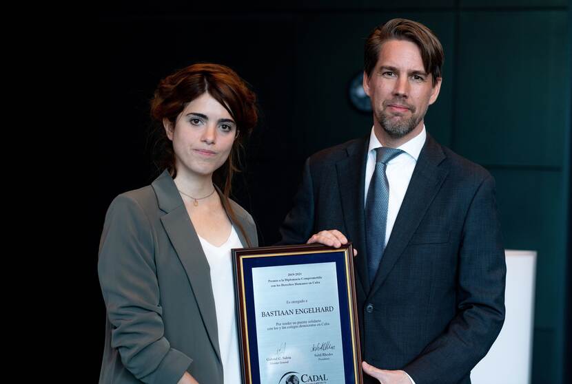 Bastiaan Engelhard wint mensenrechtenprijs