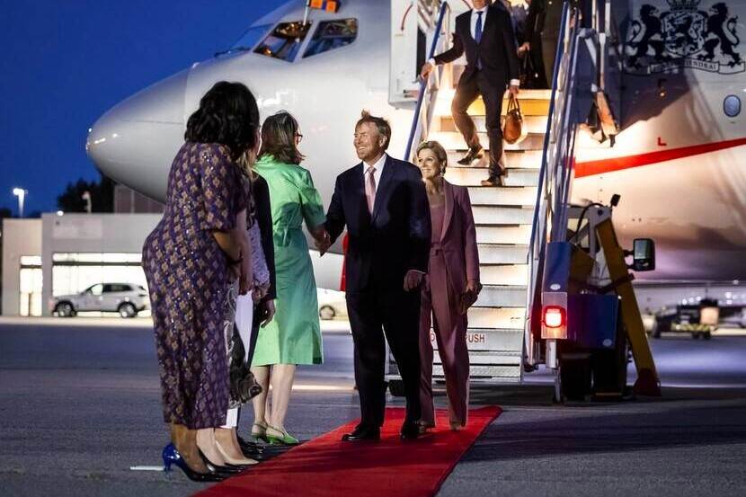 Het koninklijk paar arriveert in de Verenigde Staten.