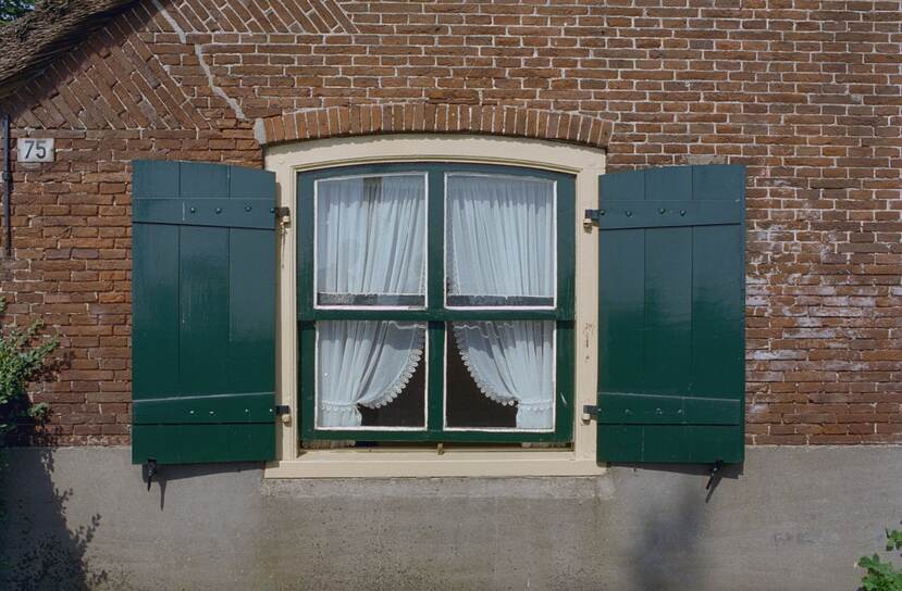 Raam met Luiken