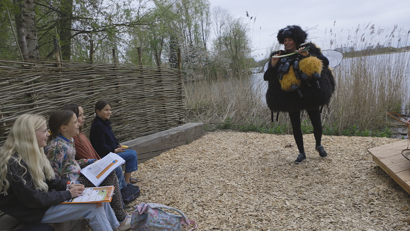 Sonne Copijn in actie bij de wilde bijenexpeditie
