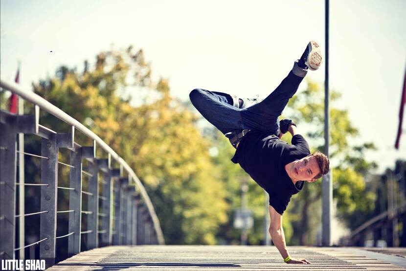 Een breakdancer