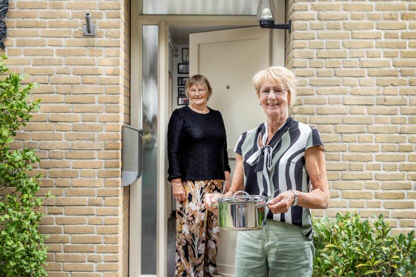 Buurvrouwen Annie en Thea