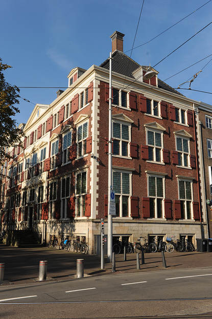 Gebouw Vijverhof aan het Buitenhof.